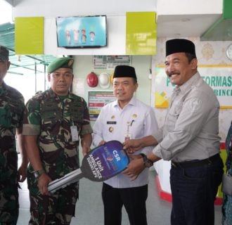 Gubernur Al Haris Serahkan Bantuan Mobil Ambulance Bank 9 Jambi