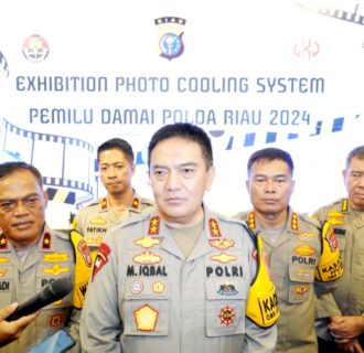 Kapolda Riau Resmikan Exhibition Photo Cooling System Pemilu Damai 2024 di Living World