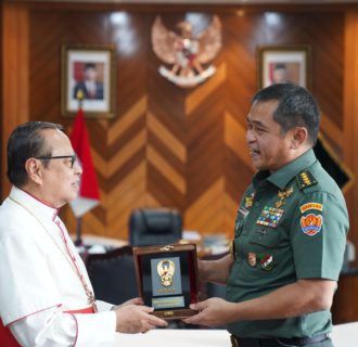 KSAD Jenderal TNI Maruli Simanjuntak Terima Kunjungan Mgr Ignatius Kardinal Suharyo