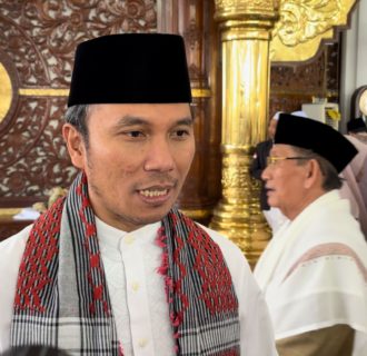 Edi Purwanto Sholat Idul Fitri di Masjid Agung Al Falah Jambi