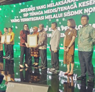 Terintegrasi SISDMK, Kota Pekalongan Raih Penghargaan dari Kemenkes RI