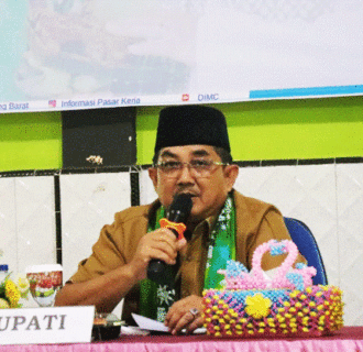 Bupati Tanjabbar Ingatkan Pejabat Pemdes Jati Emas Agar Waspada dalam penggunaan APBDesa