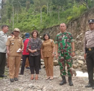 Camat Haranggaol Horison Mengecek Penanganan Banjir Bandang