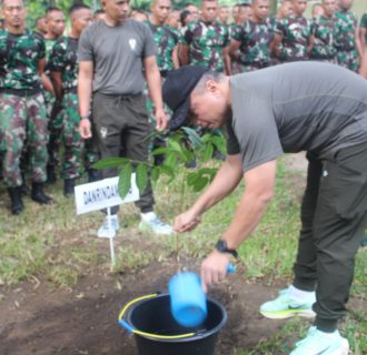 Danrindam I/BB Lakukan Penanaman Pohon Bersama Siswa Prodi Diktukba TNI AD TA 2024 