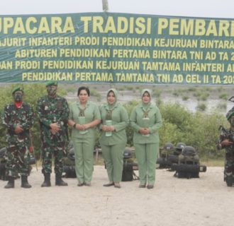 Danrindam I/BB Pimpin Upacara Tradisi Pembaretan Prajurit