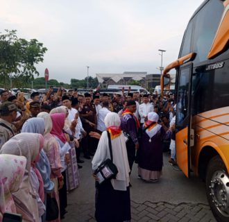 Camat Sei Rampah Hadir dalam Pemberangkatan Calon Haji Kloter 16