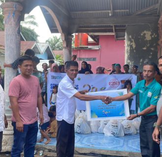 Bantu Kendalikan Inflasi, PTPN IV PalmCo Salurkan Ribuan Paket Sembako Gratis di Lima Regional