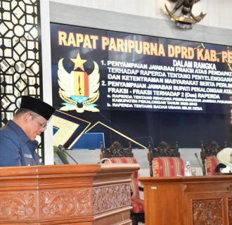 Bupati Berikan Jawaban Atas Pandangan Umum DPRD Tentang RPJPD dan BUMDes