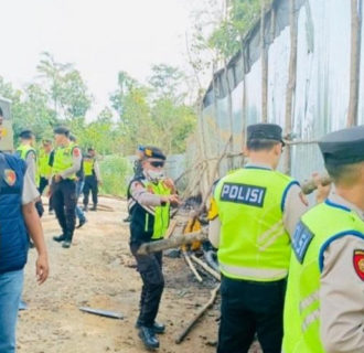 Pembongkaran Gudang dan Lokasi Penyulingan Minyak Ilegal oleh Tim Gabungan TNI, Polri, dan Pemda di Banyuasin dan Muratara