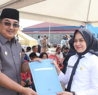 Bupati Tanjabbar Serahkan Surat Keputusan Kepada 1467 PPPK Formasi 2023