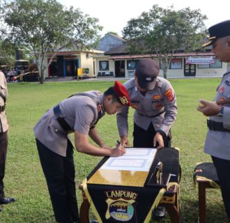 Polres Way Kanan Gelar Upacara Sertijab Kabag Logistik, Kasatres Narkoba dan Kapolsek