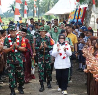 Mayor INF, Hairul Hadi SH MH Dampingi Komandan Korem 022/ PT Resmi Tutup TMMD ke-120