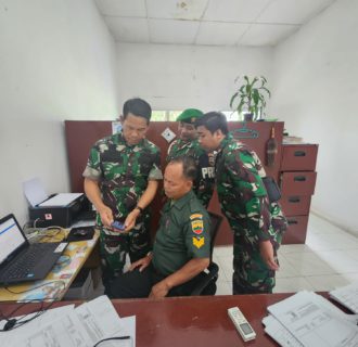 Komandan Korem 022/PT, Perintahkan Letkol CPL B Situmorang SPd MH Periksa Hp Prajurit