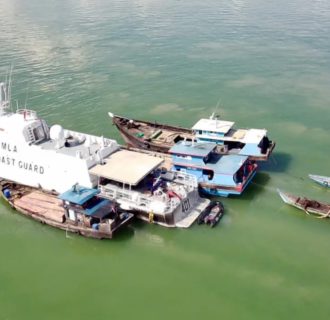 Bakamla RI Geledah Tiga Kapal Tambang Pasir Ilegal di Perairan Karimun