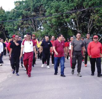 Olahraga bersama TNI, Polri dan Pemkab Labusel dalam rangka Hari Bhayangkara ke-78