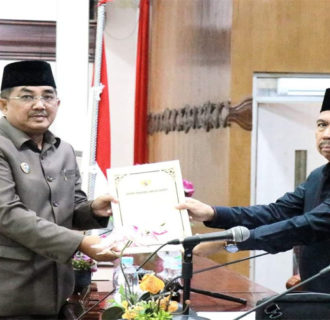 Bupati Tanjabbar Hadiri Paripurna ke 3 Sampaikan Tanggapan Pandanngan Umum Fraksi DPRD