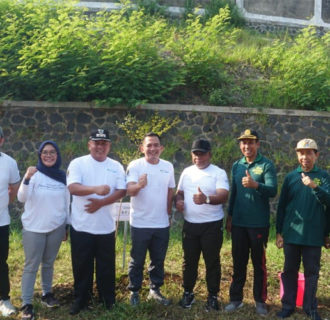 Aksi Bersih Lingkungan dan Penanaman Pohon Warnai Hari Lingkungan Hidup Sedunia di Kota Pekalongan