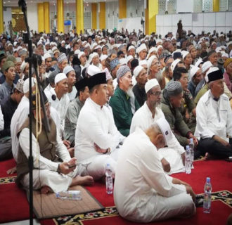 Ribuan Umat Islam Sumatera Bertemu di Masjid Agung Dharmasraya: Sutan Riska Sambut dengan Hangat