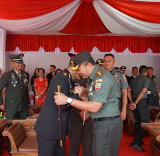 Komandan Korem 022/ PT, Kapolres Siantar bersama Masyarakat, Rayakan HUT ke-78 Bhayangkara Menuju Indonesia Emas