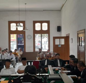 Rektor Universitas Mitra karya Bekasi Jalani Sidang Perdana