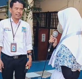 Hari Kedua Masuk Sekolah Wartawan Bekali Pengetahuan Bijak Bermedsos di SMPN 15 Depok