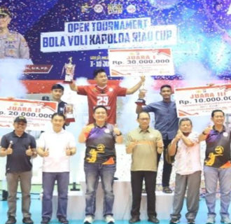 Tim Polres Siak Juara di Penutupan Kapolda Riau Cup 2024,Irjen Pol Iqbal: olah raga voli berguna bagi Masyarakat