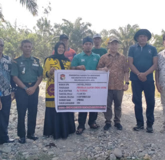 Tingkatkan Pengembangan Wilayah, Bupati Mukomuko Lakukan Titik Nol Jalan Kelurahan Koto Jaya