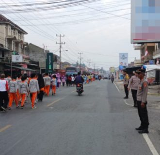 Meriahkan HUT RI Ke 79 Tahun 2024,  Polsek Baradatu Melaksanakan Pengamanan Jalan Sehat