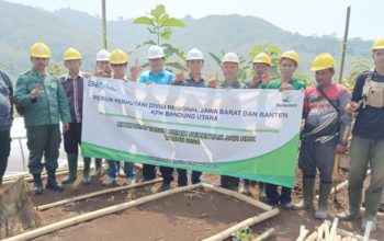 Perhutani Bandung Utara Laksanakan Komando Tabur Benih Serentak Jati Asal KBK