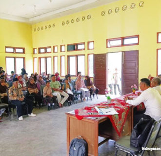 Baznas Dharmasraya Salurkan Beasiswa untuk Siswa SD/MI dan SMP/MTs