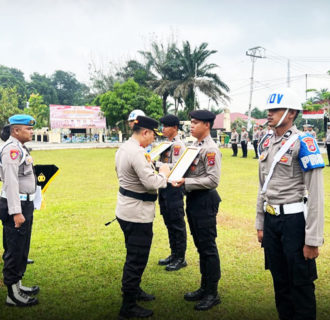 Kapolres Dharmasraya Pimpin Upacara PTDH, Dua Anggota Polri Yang Melanggar Kode Etik