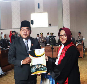 Ade Sudarman Resmi Dilantik Sebagai Wakil Ketua DPRD Dharmasraya