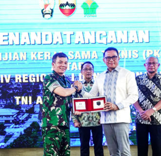 Penandatangan Perjanjian Kerja Sama Teknis (PKST) antara PT Perkebunan Nusantara IV Regional 1 dan 2 dengan TNI AD Kodam Bukit Barisan