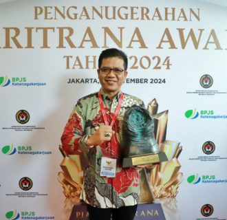 Bupati Bandung Dadang Supriatna Raih Anugerah Paritrana Award 2024 dari Presiden Jokowi