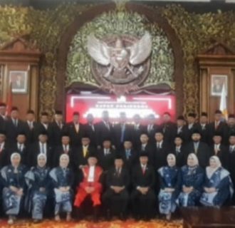 Edi Purwanto Pimpin Rapat Paripurna Mengucapan Sumpah  Anggota DPRD Jambi  Masa Jabatan Tahun 2024 – 2029