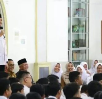 Wako Berikan Semangat dan Motivasi Kepada Kepala Sekolah serta Siswa 