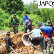 Gotong Royong Membangun Gorong Gorong, Satgas TMMD Lancarkan Saluran Drainase Di Tanjung Pinggir