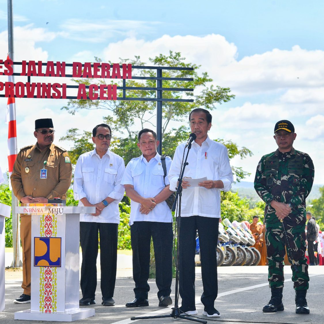 Panglima TNI Dampingi Presiden RI Resmikan Inpres Jalan Daerah di Aceh Besar