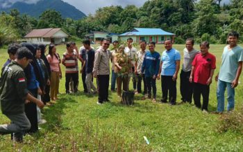 Penyerahan Bibit Durian Musang King kepada Agro Forestry Serta Bimtek Pemeliharaan KUPS Peternakan pada HKM Beganak Desa Maragun