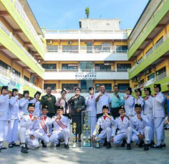 dr H Asrin Ludin bersama Ketua Yayasan  Sekolah Nusantara Peringati Hari Sumpah Pemuda