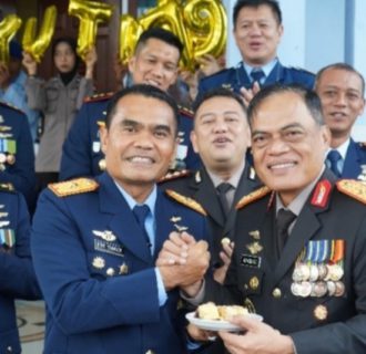 Kejutan HUT TNI ke-79 di Kediaman Danlanud Roesmin Nurjadin Pekanbaru, Waka Polda Riau: Persahabatan Kuat