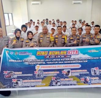 Ditlantas Polda Riau Gencarkan Sosialisasi Safety Riding dan Kamseltibcar Lantas di SMK 3 Mandau, Dukung Pilkada Damai 2024