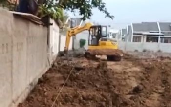 Warga Sukasari Demo Proyek Tanpa Izin