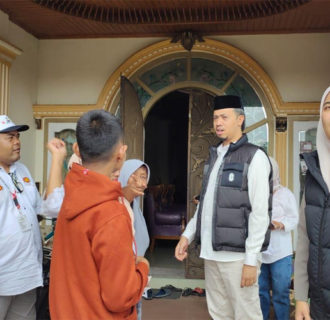 Erman Sempat Sambangi Warga Menderita Lumpuh