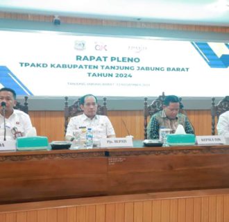 Resmi, Pjs Bupati Tanjabbar Buka Rapat Pleno TPAKD Tahun 2024