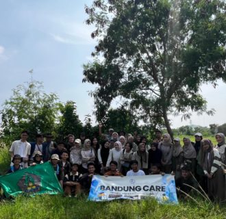 Perhutani Bersama Saka Wanabakti dan Komunitas Bandung Care Gelar Penanaman Pohon di Bandung