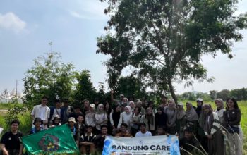 Perhutani Bersama Saka Wanabakti dan Komunitas Bandung Care Gelar Penanaman Pohon di Bandung