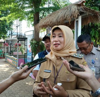 Wakil Wali Kota Jaktim Buka Sekolah Lansia On Line PINTAR