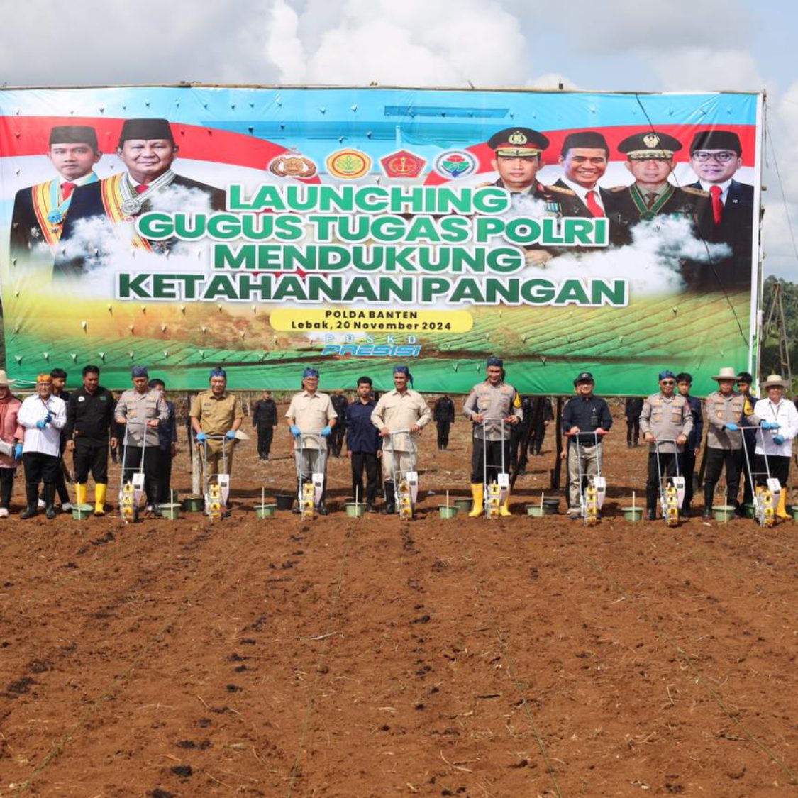 Gebrakan Progam Poliran, Kapolda Banten Tanam Benih Jagung Sebanyak 64.875 Kg di Lahan Seluas 4.325 Ha