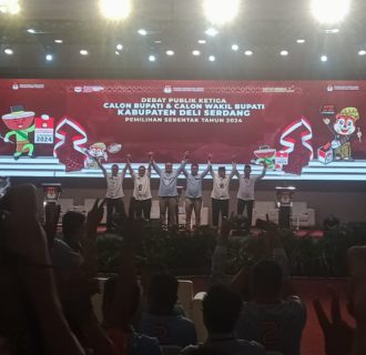 Dalam Debat ke Tiga, Calon Wabup dan Wacabup dr Asrin Ludin-Lom-Lom Lontarkan kalimat Santun pada Lawan Debatnya 